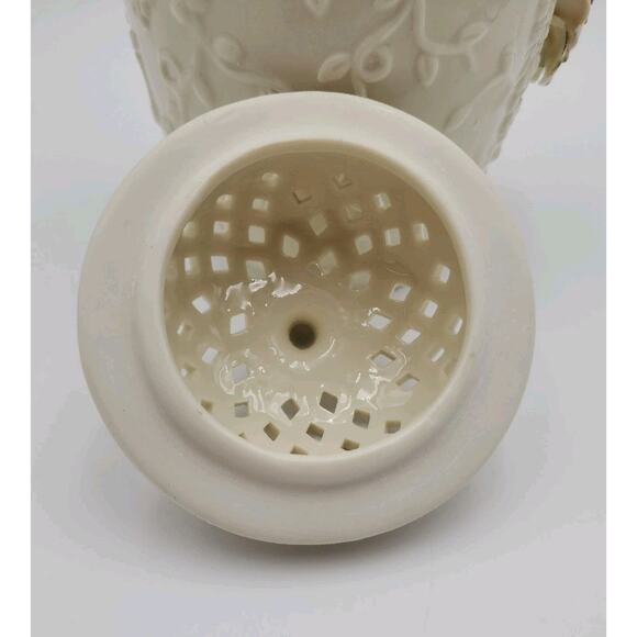 VTG Chinese 3D Flowers Porcelain Ginger Jar Urn Vase Pierced Lid Gold Trim 8" - Picture 6 of 9